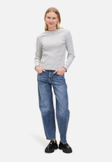 Langarm-Shirt mit Kragen / Modellfoto Vorderseite (Outfit)