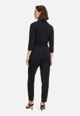Jumpsuit mit Eingrifftaschen / Modellfoto Rückseite