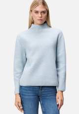Strickpullover mit Stehkragen / Modellfoto Vorderseite