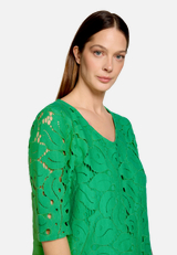 Spitzenkleid mit V-Ausschnitt / Detailbild