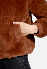 Kunstfell-Jacke mit Taschen / Detailbild