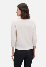 Feinstrickpullover mit V-Ausschnitt / Modellfoto Rückseite