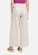 Leinenhose mit Taschen / Modellfoto Rückseite