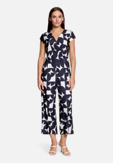 Jumpsuit kurzarm / Modellfoto Vorderseite (Outfit)