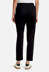 Stretch-Hose mit Eingrifftaschen / Modellfoto Rückseite