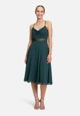 Cocktailkleid mit Wasserfallausschnitt / Modellfoto Vorderseite