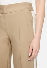 Casual-Hose mit Galonstreifen / Detailbild