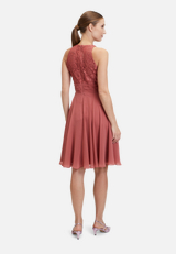 Abendkleid mit Spitze / Modellfoto Rückseite