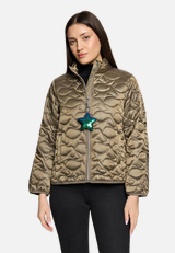 Steppjacke mit Eingrifftaschen / Modellfoto Vorderseite