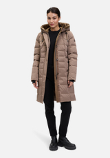 Steppjacke mit Kapuze / Modellfoto Vorderseite (Outfit)