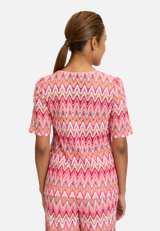 Spitzenshirt mit Rippbündchen / Modellfoto Rückseite