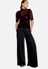 Wideleg-Hose mit Bundfalten  / Modellfoto Vorderseite (Outfit)
