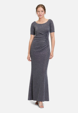 Abendkleid im Glitzer-Look / Modellfoto Vorderseite