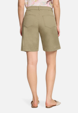 Sommerhose mit Eingrifftaschen / Modellfoto Rückseite