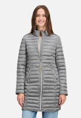 Steppjacke mit Reißverschlusstaschen / Modellfoto Vorderseite