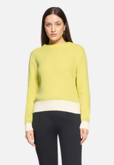 Strickpullover mit Strickdetails / Modellfoto Vorderseite