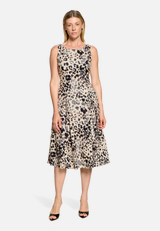 Cocktailkleid mit Kellerfalten / Modellfoto Vorderseite
