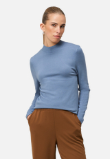Feinstrickpullover mit hohem Kragen / Modellfoto Vorderseite