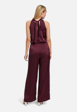 Jumpsuit mit Taschen / Modellfoto Rückseite