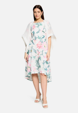 Chiffonstola mit 3/4 Arm / Modellfoto Vorderseite (Outfit)