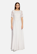 Abendkleid mit Spitze / Modellfoto Vorderseite