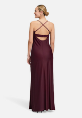 Abendkleid mit Wasserfallausschnitt / Modellfoto Rückseite