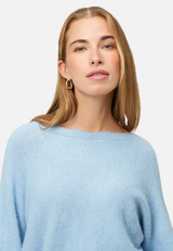 Strickpullover mit U-Boot Ausschnitt / Detailbild