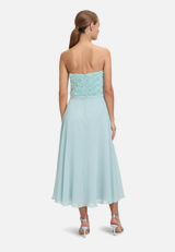 Abendkleid mit Cut-Outs / Modellfoto Rückseite