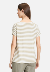 Basic Shirt mit Rundhalsausschnitt / Modellfoto Rückseite