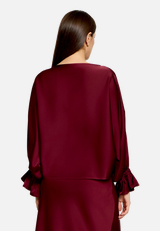 Satin-Bluse mit Fledermausärmeln / Modellfoto Rückseite