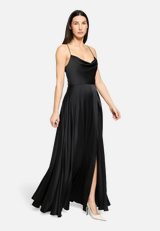 Abendkleid mit Wasserfallausschnitt / Modellfoto Vorderseite (Outfit)