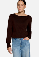 Feinstrickpullover  mit U-Boot Ausschnitt  / Modellfoto Vorderseite