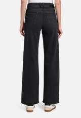 High Waisted-Jeans mit weitem Bein / Modellfoto Rückseite