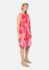 Plisseekleid ohne Arm / Modellfoto Vorderseite (Outfit)