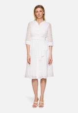 Hemdblusenkleid mit Bindegürtel / Modellfoto Vorderseite