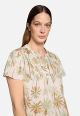 Blusenshirt mit Rüschen / Detailbild