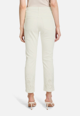 Casual-Hose mit Stickerei / Modellfoto Rückseite