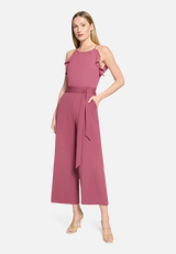 Jumpsuit mit Volant / Modellfoto Vorderseite (Outfit)