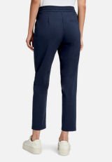 Stretch-Hose mit Eingrifftaschen / Modellfoto Rückseite