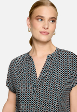 Blusenshirt  mit grafischem Muster  / Detailbild