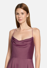 Abendkleid mit Wasserfallausschnitt / Detailbild