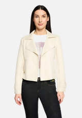 Casual-Jacke mit Taschen / Modellfoto Vorderseite