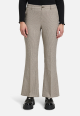 Stoffhose mit Bügelfalte / Modellfoto Vorderseite