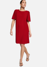 T-Shirt- Kleid  mit Rundhalsausschnitt  / Modellfoto Vorderseite (Outfit)