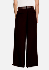 Elegante Hose mit Gürtel  / Modellfoto Rückseite