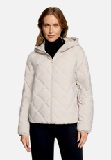 Leichte Steppjacke  mit Kapuze  / Modellfoto Vorderseite