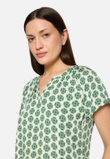 Blusenshirt mit Rüschen / Detailbild