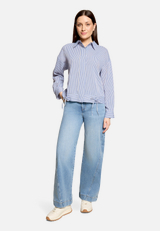 Streifenbluse mit Raffung / Modellfoto Vorderseite (Outfit)