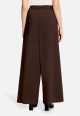 Casual-Hose mit Bundfalten / Modellfoto Rückseite