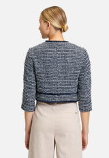 Bolero-Jacke mit aufgesetzten Taschen / Modellfoto Rückseite
